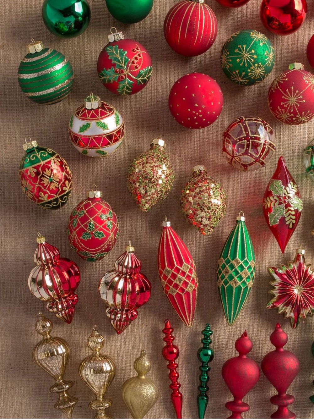 BALSAM HILL CHRISTMAS CHEER ORNAMENT SET OF 12 green & red